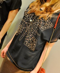 durchschimmernde Bluse mit Goldornamenten | Golden Girl | Style my Fashion