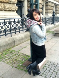 grauer Hoodie mit Pailetten