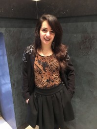 Schwarzer Blazer mit Schulterverzierung