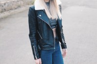 Schwarze Lederjacke mit Kunstfell (Foto: D.Adams) Schwarze Lederjacke mit Kunstfell