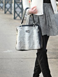 Foto: stefan J. Römer schwarz-weiße Henkeltasche | Die Overknees,... | Style my Fashion