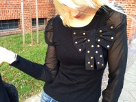 Schwarzer Pullover