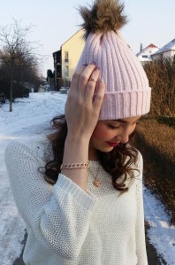 Rosefarbene Mütze kombinieren: 'rosa Strickmütze mit Bommel von Gina Tricot' (Damen, Hut / Mütze, rosa, Bilder) | Style my Fashion