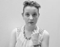 Silber/weiße klassische Bluse kombinieren: 'kurze weiße Bluse' (Damen, Bluse, grau, weiß, Bilder) | Style my Fashion