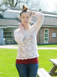 Dunkelrotes T-Shirt kombinieren: 'Rotes Top' (Damen, Shirt, rot, Bilder) | Style my Fashion