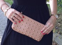 Beige Abendtasche kombinieren: 'nudefarbene Nietenclutch von Primark' (Damen, Tasche, braun, gelb, Bilder) | Style my Fashion