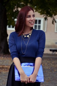 blauer Strickpullover (Foto: Sophia Fischer (glasschuh.com)) blauer Strickpullover