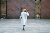 Foto: Gosia Baszak Hellgrauer Pullunder kombinieren: 'long grey cardigan' (Damen, Pullover / Sweater, grau, Bilder) | Style my Fashion
