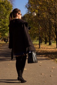 Schwarze Stiefel kombinieren: 'Overknee-Stiefel (schwarz)' (Damen, Schuhe, schwarz, Bilder) | Style my Fashion