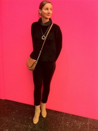 NYC Trend: Fake Fur Pullover m. Umhängetasche und Wildlederboots