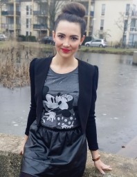 Schwarz/graues T-Shirt kombinieren: 'Minnie und Mickey Mouse Shirt in dunkelgrau' (Damen, Shirt, schwarz, grau, Bilder) | Style my Fashion