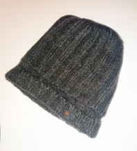 Graue Mütze mit Fleecefutter und Umschlag Graue Mütze mit Fleecefutter und Umschlag