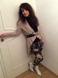 Beige Leggings mit schwarzem Muster