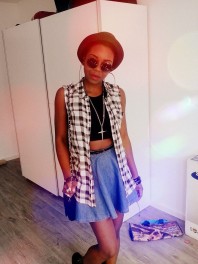 Foto: Patrick. Taubenblauer Rock kombinieren: 'Kurzer jeansrock' (Damen, Rock, blau, Bilder) | Style my Fashion