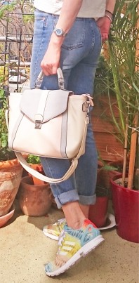 Trendige Henkeltasche