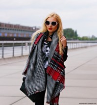 Weiße Sonnenbrille kombinieren: 'Moschino Sonnenbrille' (Damen, Brille, weiß, Bilder) | Style my Fashion