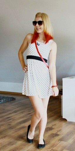 Stylist 'janisonfire' im 50er Jahre Look mit Polka dots Kleid