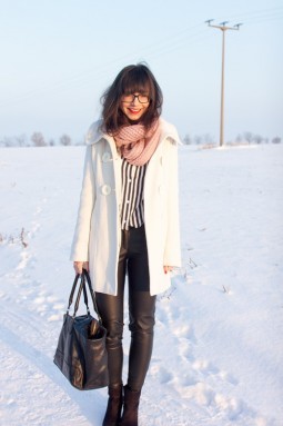 Yassi im weißen Winteroutfit